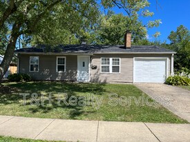 8238 Wysong Dr in Indianapolis, IN - Building Photo