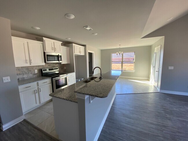 802 SW Cabriolet St in Bentonville, AR - Foto de edificio - Building Photo