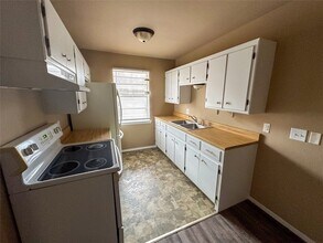 1206 W Hunt St, Unit 1208 in Sherman, TX - Building Photo - Building Photo