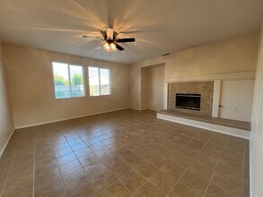 43660 Windrose Pl in Lancaster, CA - Building Photo - Building Photo