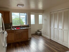 201 2nd Ave, Unit 201 in Rio Dell, CA - Building Photo - Building Photo