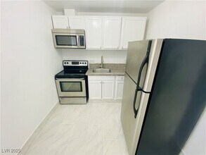 246 W Philadelphia Ave in Las Vegas, NV - Building Photo - Building Photo