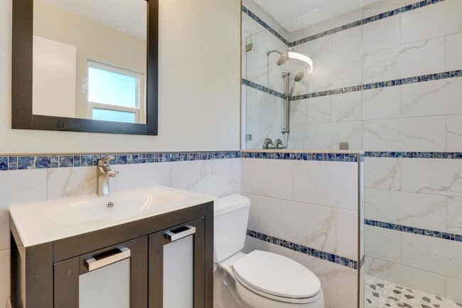302 SE Lancaster Ave in Port St. Lucie, FL - Building Photo - Building Photo