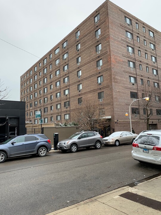 607 W Wrightwood Ave, Unit 612 in Chicago, IL - Building Photo