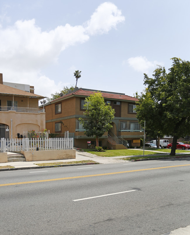 356 S Wilton Pl in Los Angeles, CA - Foto de edificio - Building Photo