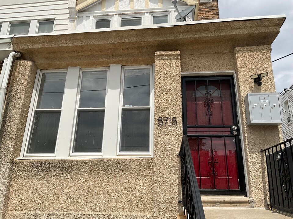 5715 Beaumont Ave, Unit 2nd floor in Philadelphia, PA - Building Photo
