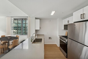 Avalon Riverview in Long Island City, NY - Building Photo