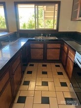 4199 W Dry Creek Rd in Healdsburg, CA - Foto de edificio - Building Photo