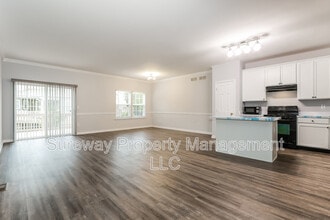 10 Sea Breeze Ct in Stafford Township, NJ - Building Photo - Building Photo