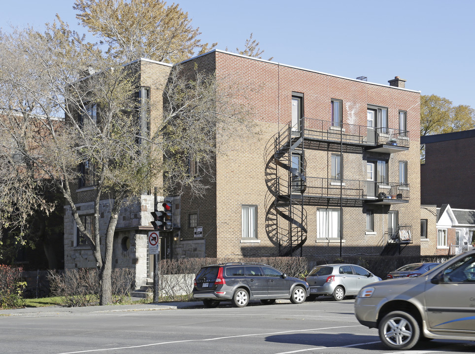 2200 Sherbrooke E in Montréal, QC - Building Photo