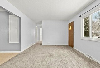 1417 Starview Dr in Cedar Falls, IA - Building Photo - Building Photo