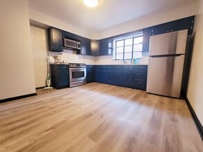 5122 W Gladys Ave, Unit Gladys 2F in Chicago, IL - Foto de edificio - Building Photo