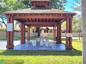 9808 NW 36th St in Sunrise, FL - Building Photo - Building Photo
