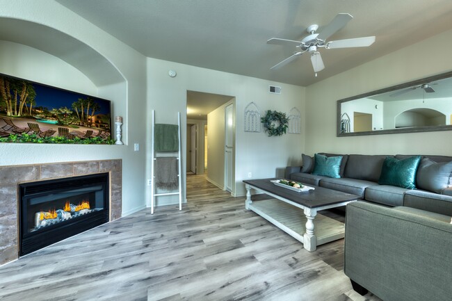 The Villas At Camelback Crossing in Glendale, AZ - Building Photo - Building Photo