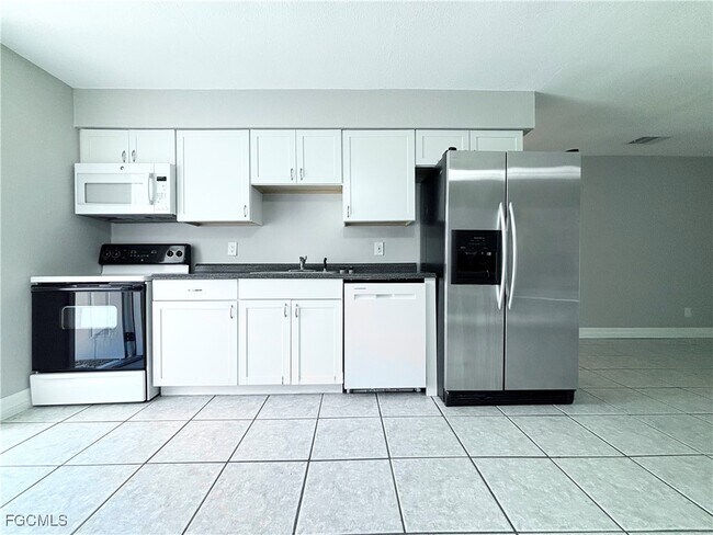 5478 Avenue C in Bokeelia, FL - Building Photo - Building Photo