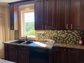 28 Galpin St in Naugatuck, CT - Foto de edificio - Building Photo