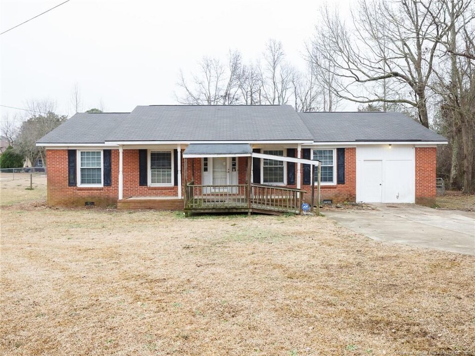 9701 Rockfish Rd in Raeford, NC - Building Photo