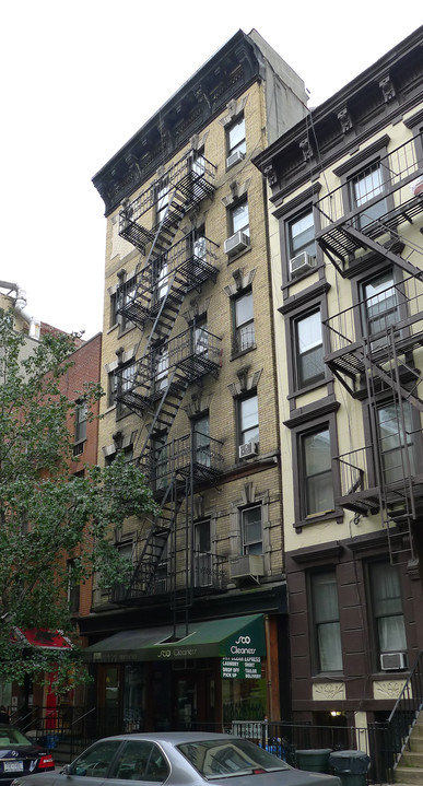 346 E 76th St in New York, NY - Building Photo