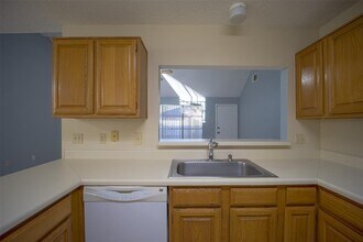 2111 Landcircle Ct in Sugar Land, TX - Building Photo - Building Photo