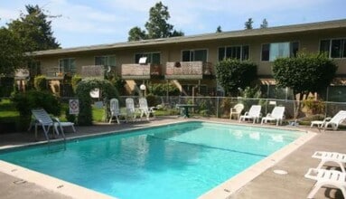 Imperial House Apartments in Portland, OR - Building Photo - Interior Photo