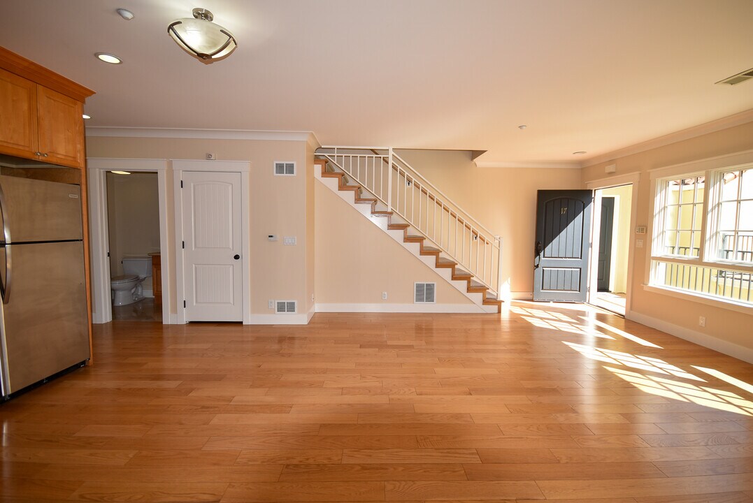 1705 Palm Ave, Unit 17 in San Mateo, CA - Building Photo