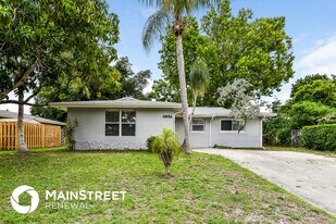 4856 Deleon St in Ft. Myers, FL - Building Photo