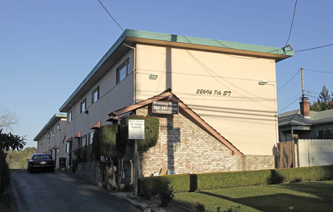 7th Street Apartments in Hayward, CA - Building Photo