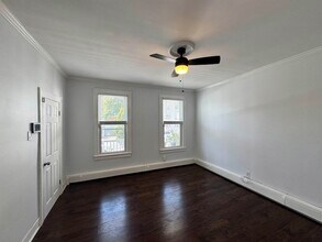 24 Pamrapo Ave, Unit 1 in Jersey City, NJ - Foto de edificio - Building Photo