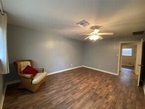 16 Harbor Ln in Kemah, TX - Building Photo - Building Photo