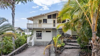 87-3179-3179 Kihikihi Rd in Captain Cook, HI - Building Photo