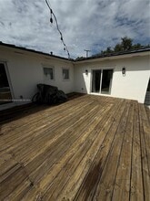 675 NE 93rd St in Miami Shores, FL - Foto de edificio - Building Photo