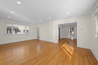 823 Deerfield Rd in Highland Park, IL - Building Photo - Building Photo