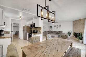 3112 La Mesa Dr in Henderson, NV - Building Photo - Building Photo