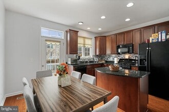 25114 Neptune Terrace in Chantilly, VA - Building Photo - Building Photo