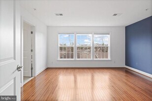 8072 Criaza Branch Ct in Vienna, VA - Building Photo