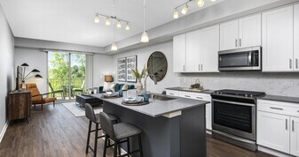 Deer Park Crossing Apartments in Deer Park, IL - Building Photo