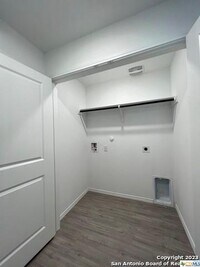 13819 Llama Pl photo'