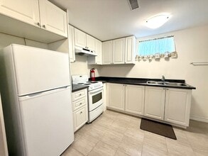 92 Glennie Ave in Hamilton, ON - Building Photo - Building Photo