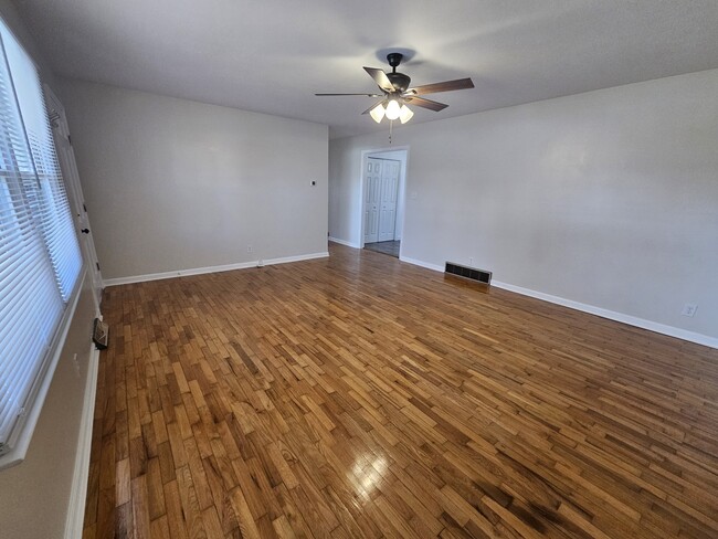 167 Hill-N-Dale Dr in Shelbyville, KY - Building Photo - Building Photo