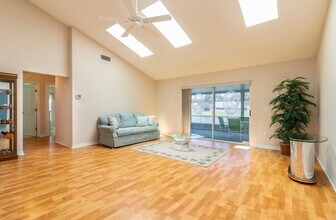 220 Hollowbrook Cir in Daytona Beach, FL - Building Photo - Building Photo