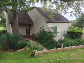 21 April Hill in Montgomery, TX - Building Photo - Building Photo