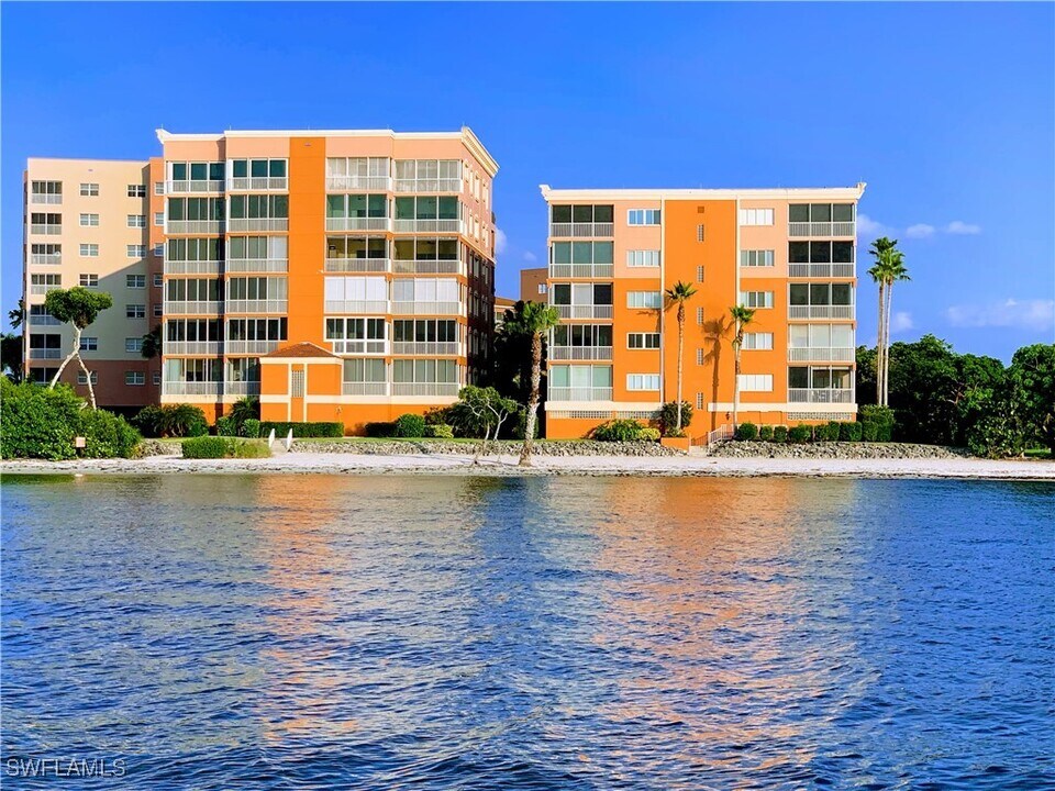 14813 Laguna Dr in Ft. Myers, FL - Building Photo
