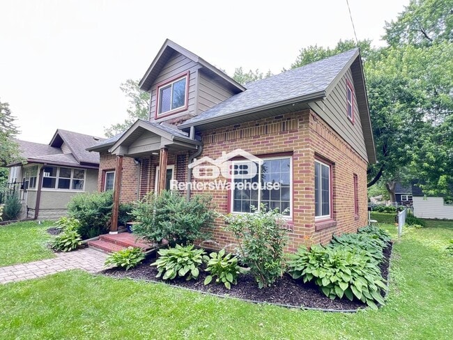 3218 Cleveland St NE in Minneapolis, MN - Building Photo - Building Photo