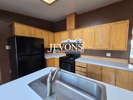 231 Hull Road in Selah, WA - Building Photo