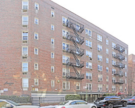 4430 Macnish St in Elmhurst, NY - Building Photo - Building Photo