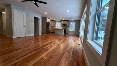 5 Indian Valley Rd, Unit B in Pelham, NH - Foto de edificio - Building Photo