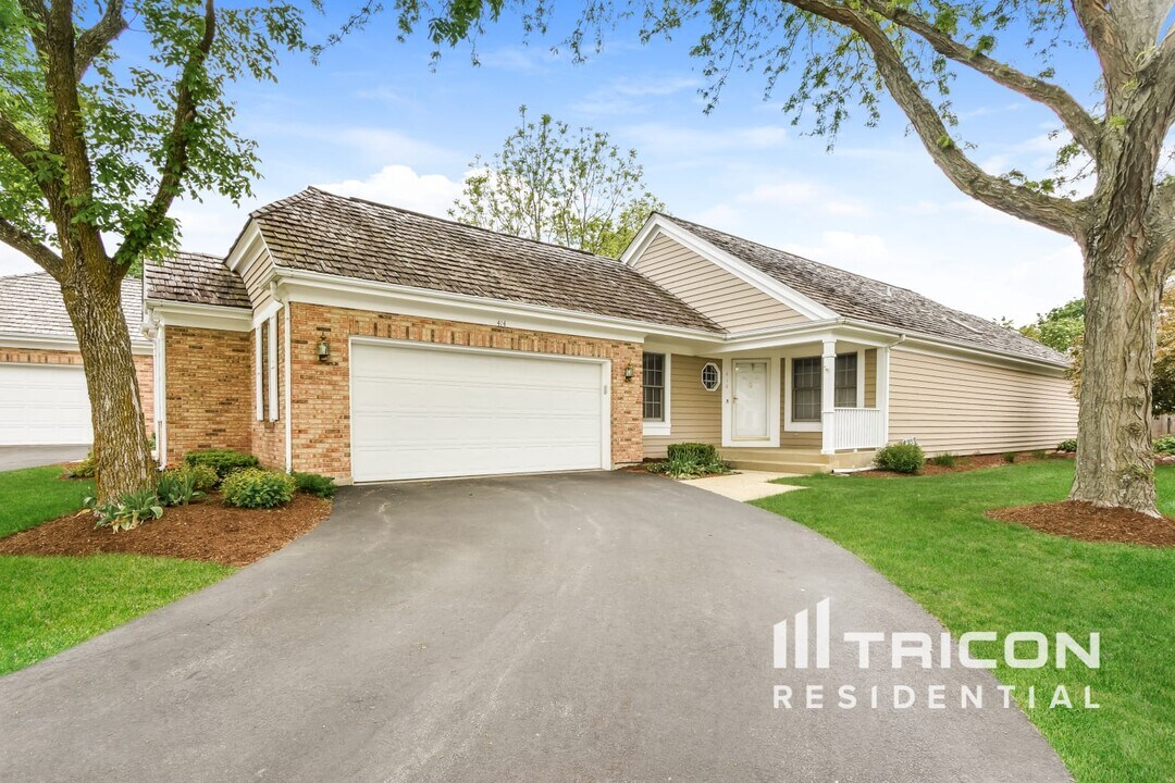 414 Park Barrington Dr in Barrington, IL - Building Photo