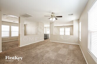 5013 Whistling Acres Ave, Unit G13 in Las Vegas, NV - Building Photo - Building Photo