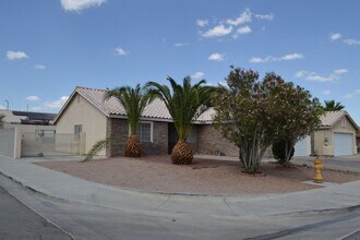 422 Mindoro Ave in North Las Vegas, NV - Building Photo - Building Photo