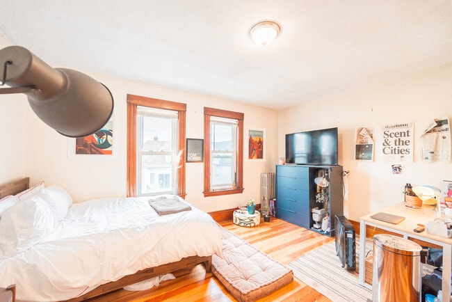 23 Wisconsin Ave, Unit 2B in Somerville, MA - Building Photo - Building Photo